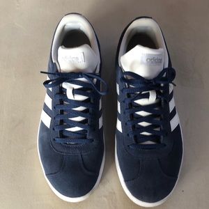 Adidas sneaker classic blue with white stripes
